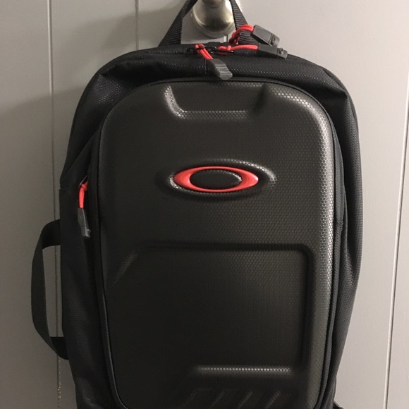 oakley motion tech 2.0 backpack